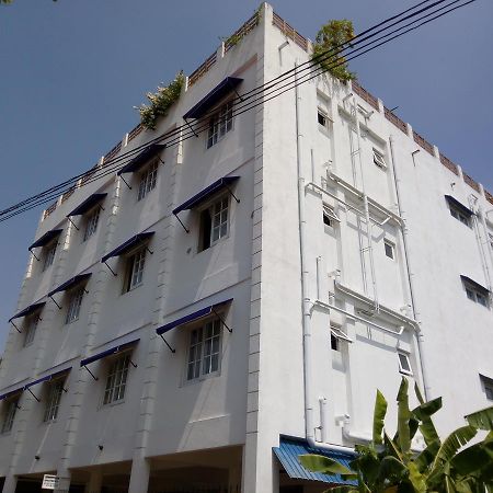 Queens Park Apartments Коломбо Экстерьер фото